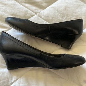 Lands End Black leather wedges